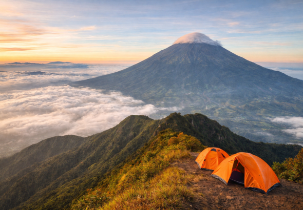 Gunung Ciremai saat matahari terbit