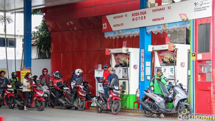 kabar-kenaikan-bbm-batal-antrean-panjang-telanjur-terjadi-di-spbu-1774954967933_169