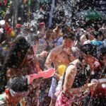 serunya-perang-air-rayakan-tahun-baru-tradisional-songkran-di-thailand-1744627287738_169